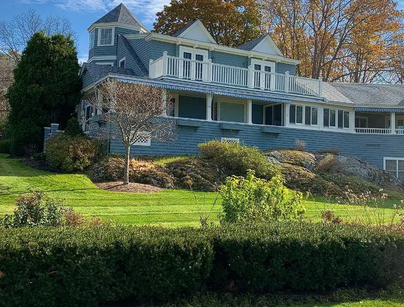 Manicured estate lawn and clipped hedges maintained by Billy Goat Landscaping